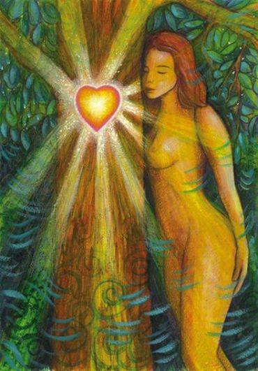 Femme et arbre coeur