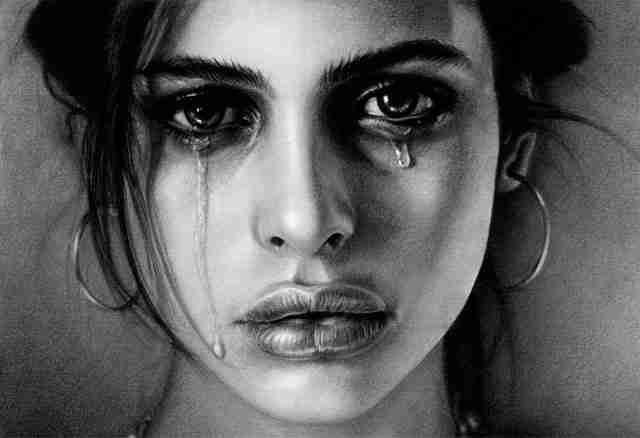 Femme pleure