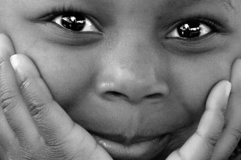 Regard enfant sourire